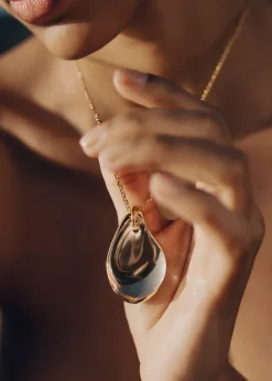 Naé Pendant