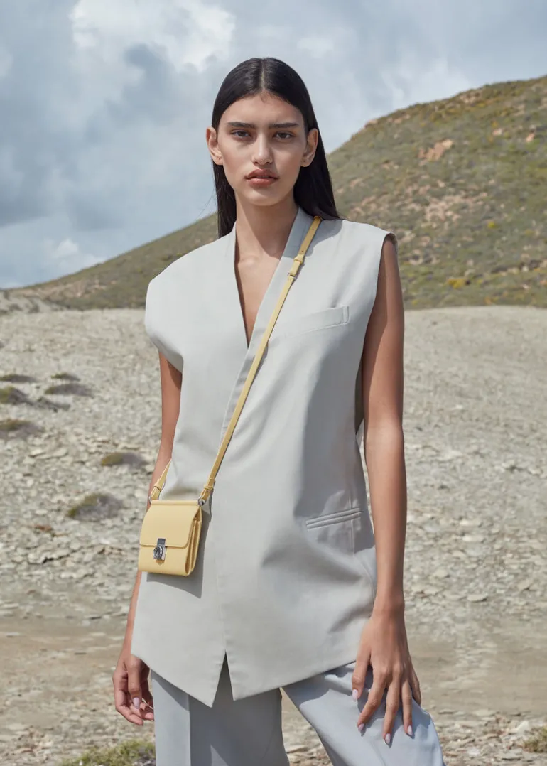 Numéro Sept Crossbody Wallet