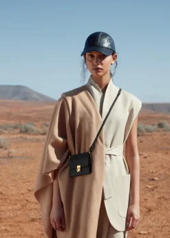 Numéro Sept Crossbody Wallet